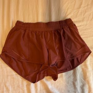 Lululemon 2.5 inch low rise hotty hots